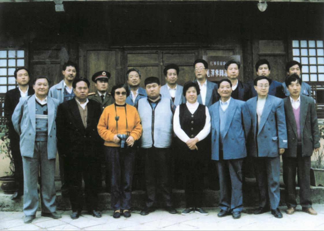 1996年，毛泽东亲属邵华、刘思齐、毛新宇来哈达铺红军长征纪念馆参观。