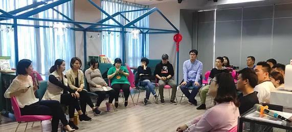社群运营新维度，互动策略与话题设计双轮驱动提升成员粘性实战指南